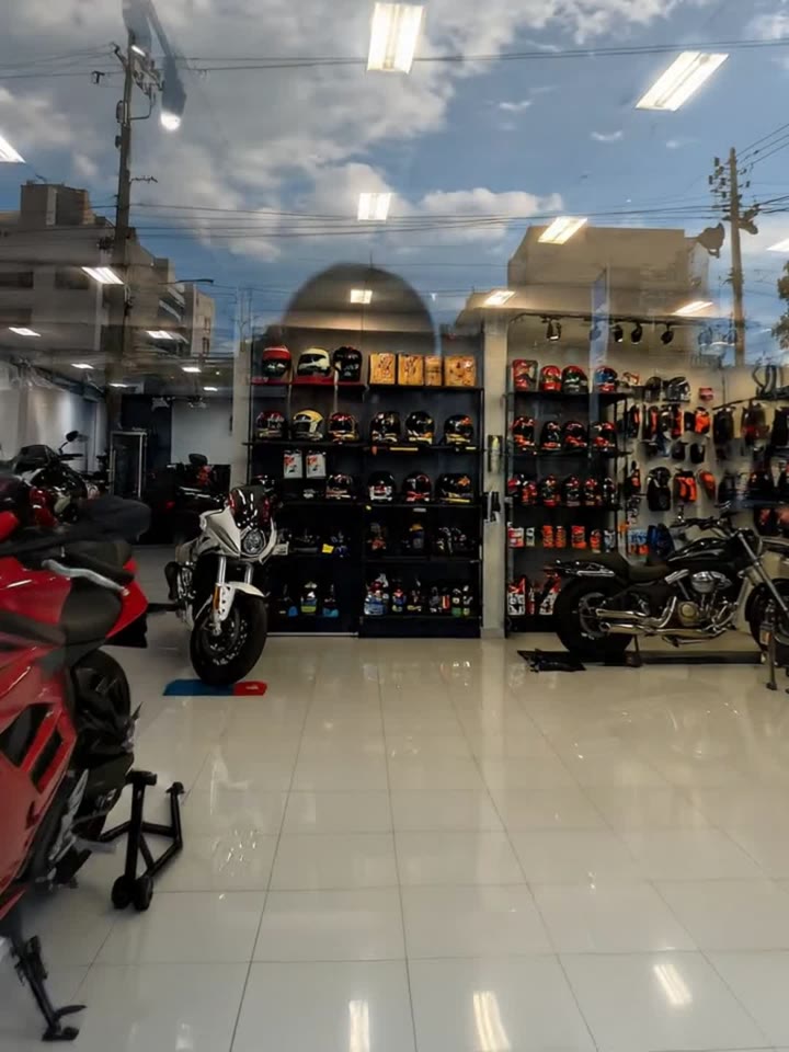 Motos expostas na loja
